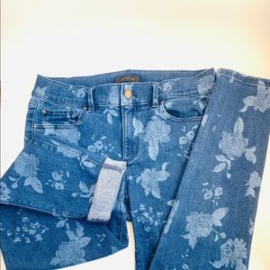 Ann Taylor blue floral detail skinny jeans.